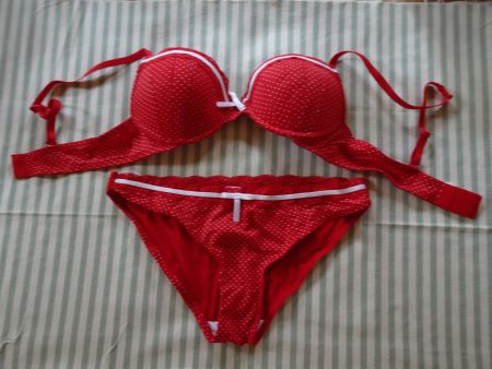 Hübsches BH-String Set rot-weiss Polka dot Gr. S/75B - 2602