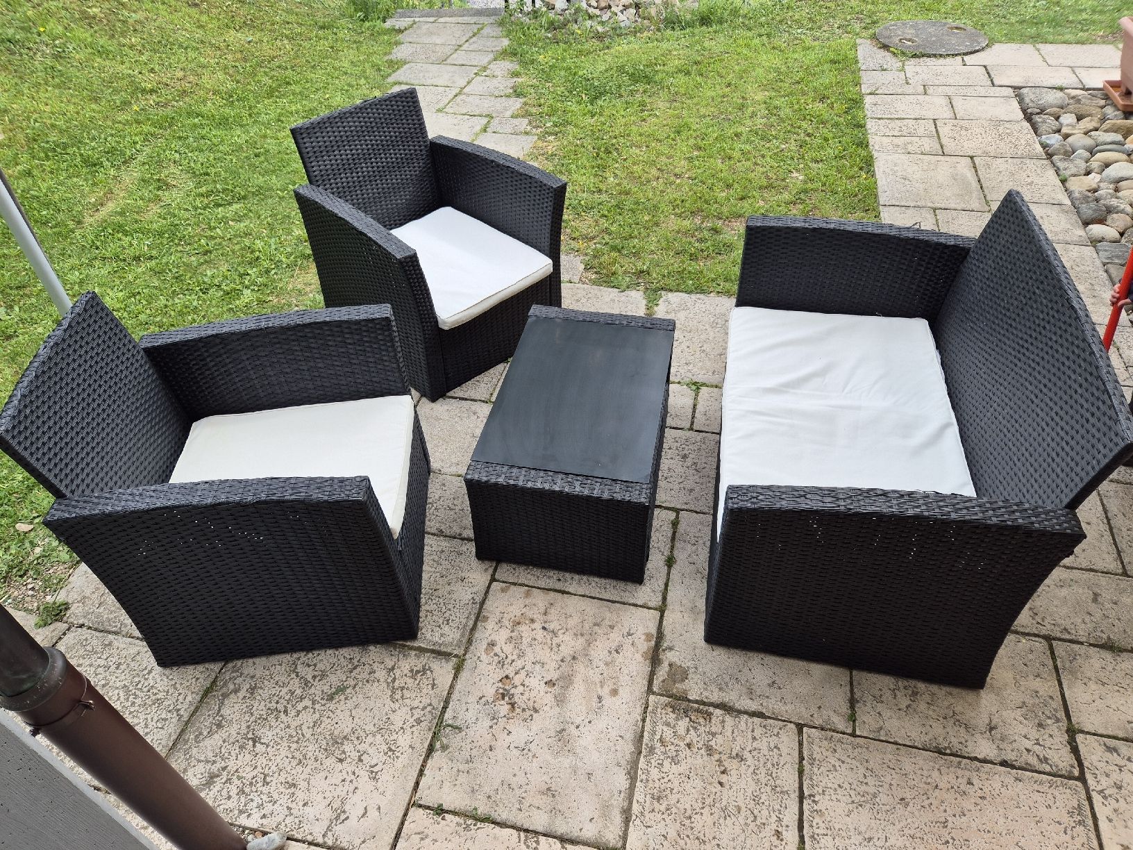 Set di tavolo e panche: salon de jardin  – Usato da Noiraigue venduto da JustineD04