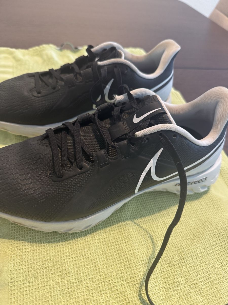 Nike Scarpe da uomo: Golfschuhe mit Stollen Gr. 42.5 – Nuovo (secondo la descrizione) da Rümlang venduto da G_Rohrer 1