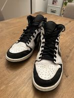 Jordan 1 Mid - White Black