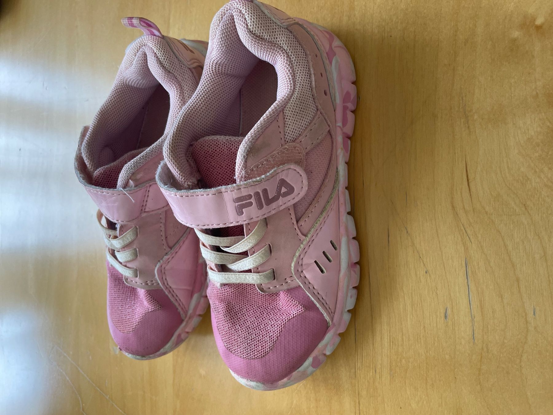 Scarpe per ragazze: Fila Sneakers, Gr. 28, Mädchen,  Rosa – Usato da Ebikon venduto da Agnes62