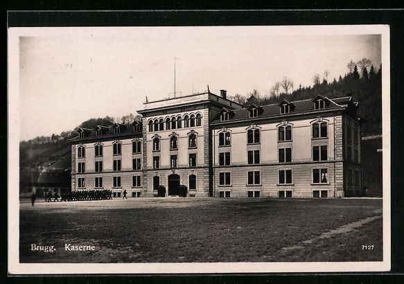 Cartoline postali: Brugg, Kaserne mit marschierender Soldat – Usato da Berlin venduto da bartko-reher