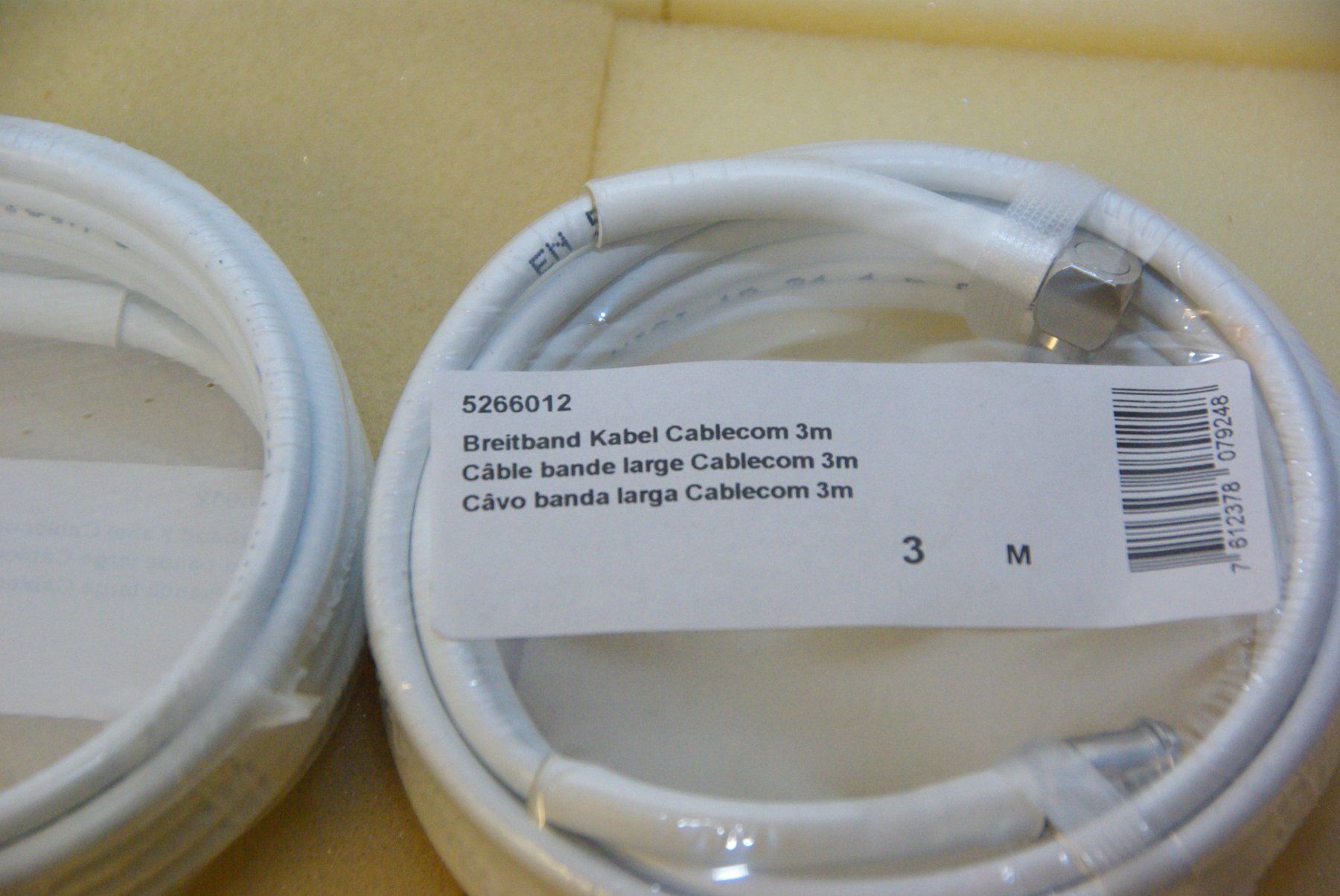 Câbles: 2x Breitband Kabel Cablecom 3m, weiss – Neuf avec emballage d'origine à Herisau par Cevianer1844 1