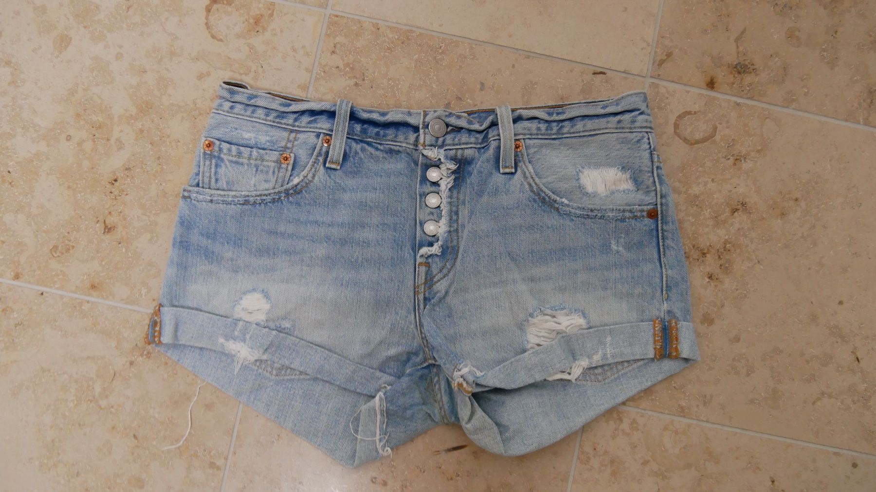 Levi's Hosen: Levis Shorts Jeans Denim Grösse 26 S – Neu (gemäss Beschreibung) aus Zürich von julia_vina