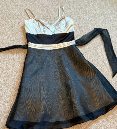 Elegantes Cocktailkleid, Gr. S festlich & schick Laura Scott