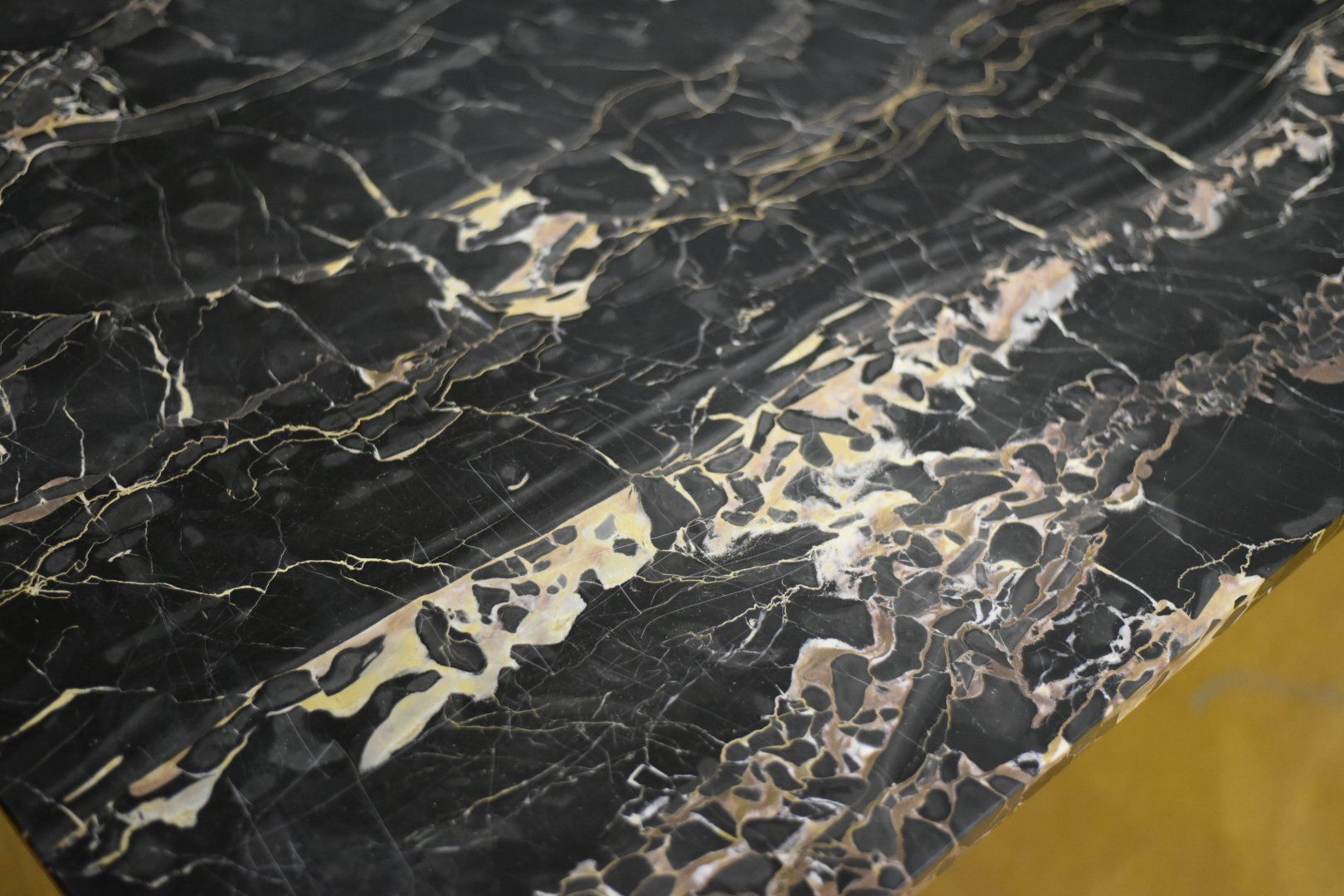Tavoli: Designer Couchtisch aus Marmor – Usato da Lichtensteig venduto da UsedIN 5