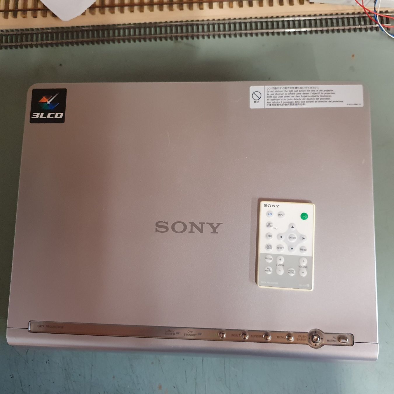Sony Proiettori: Sony Beamer – Usato da Giswil venduto da J-G-B