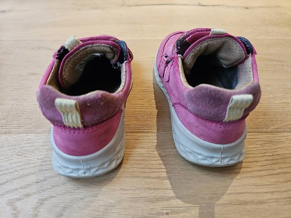 Scarpe per ragazze: Turnschuhe Superfit Gr. 25 – Usato da Hüntwangen venduto da Hensi1 1