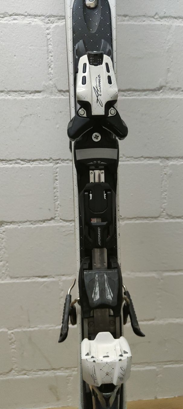 Atomic Skis: Atomic Cloud Skier weiss mit Bindung gebrauchter Zustand – Gebraucht aus Effretikon von jeb_l9k5 2