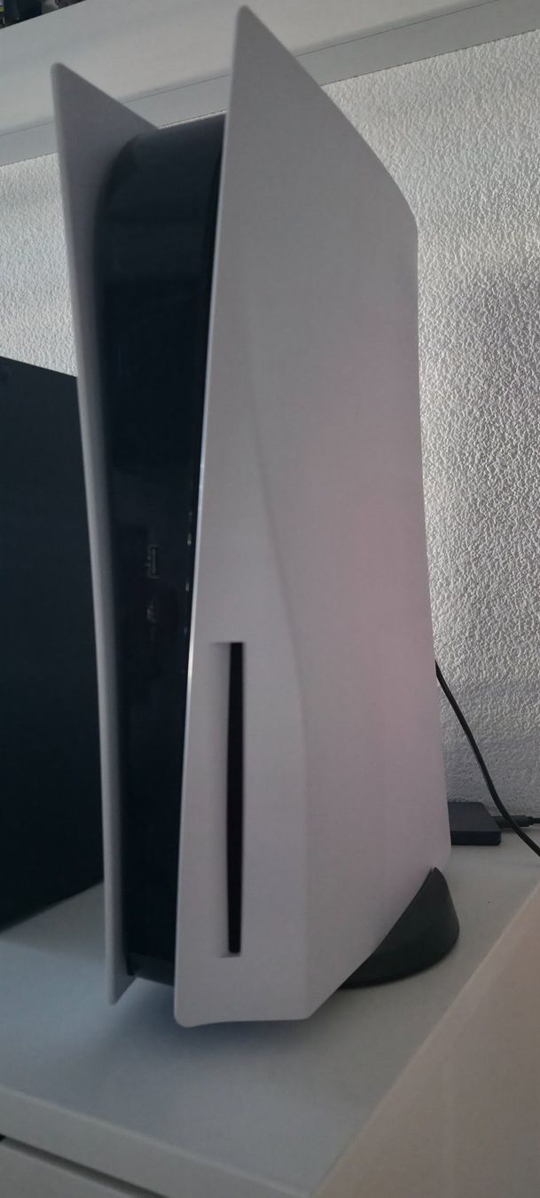 Sony Console: PS5 Launch Disc Edition (CFI‑1016A), 825 GB, inkl. 5 Games – Usato da Salvenach venduto da Jokermani