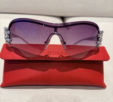 Lunettes de soleil Guess originales, fleuries et stylées