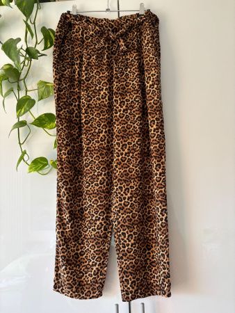 MONKI leichte Hose Leo-Print ca. Gr M (siehe Masse)