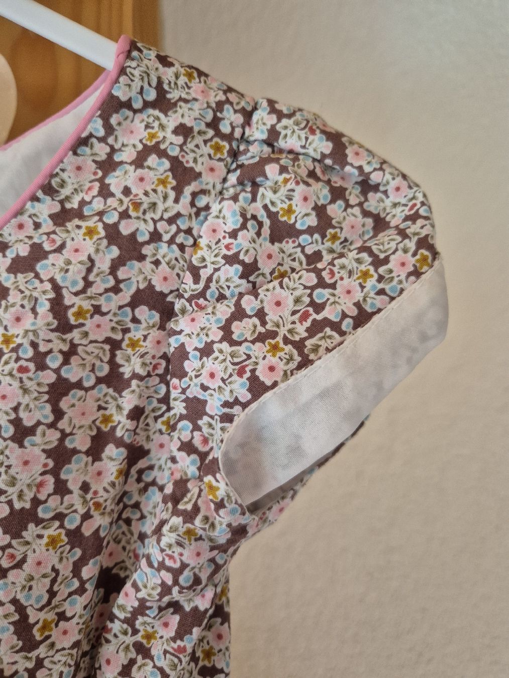 Robes et jupes: Wunderschönes Blumenkleid Gr.104 Mädchen – D'occasion à Wynigen par La_Talpa 5