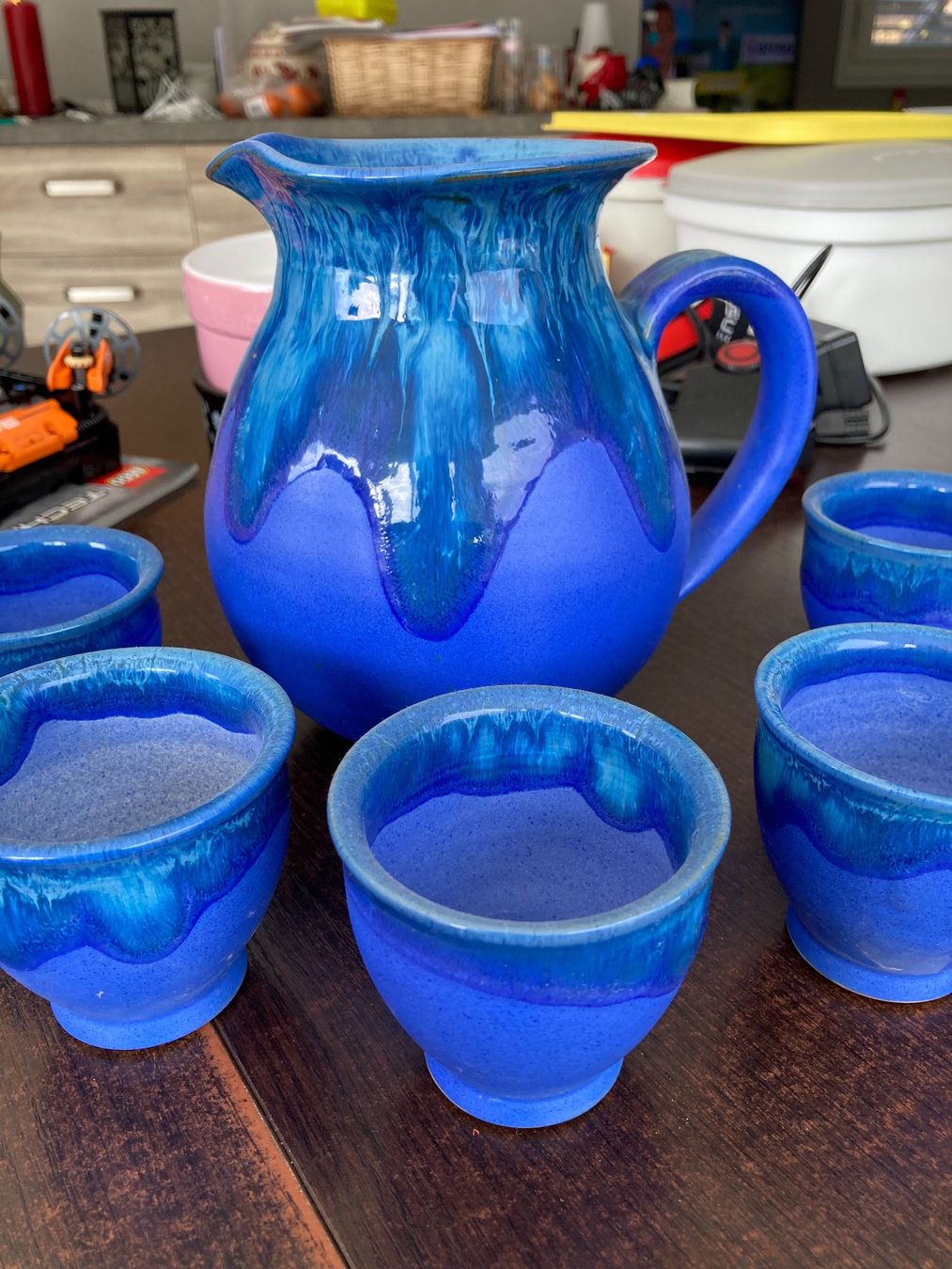 Carafes: Pichet à vin avec 6 verres – D'occasion à Domdidier par qatar1973 1