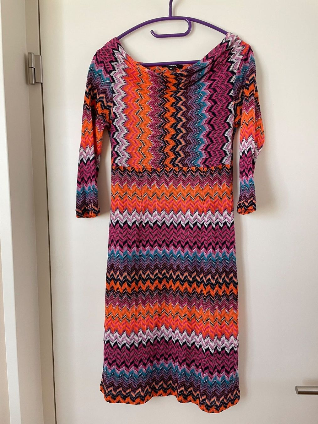 Comma Vestiti: Comma Strick Kleid Zick-Zack Feinstrick Gr. 34 m. Unterkleid – Usato da Gossau SG venduto da entwederoder