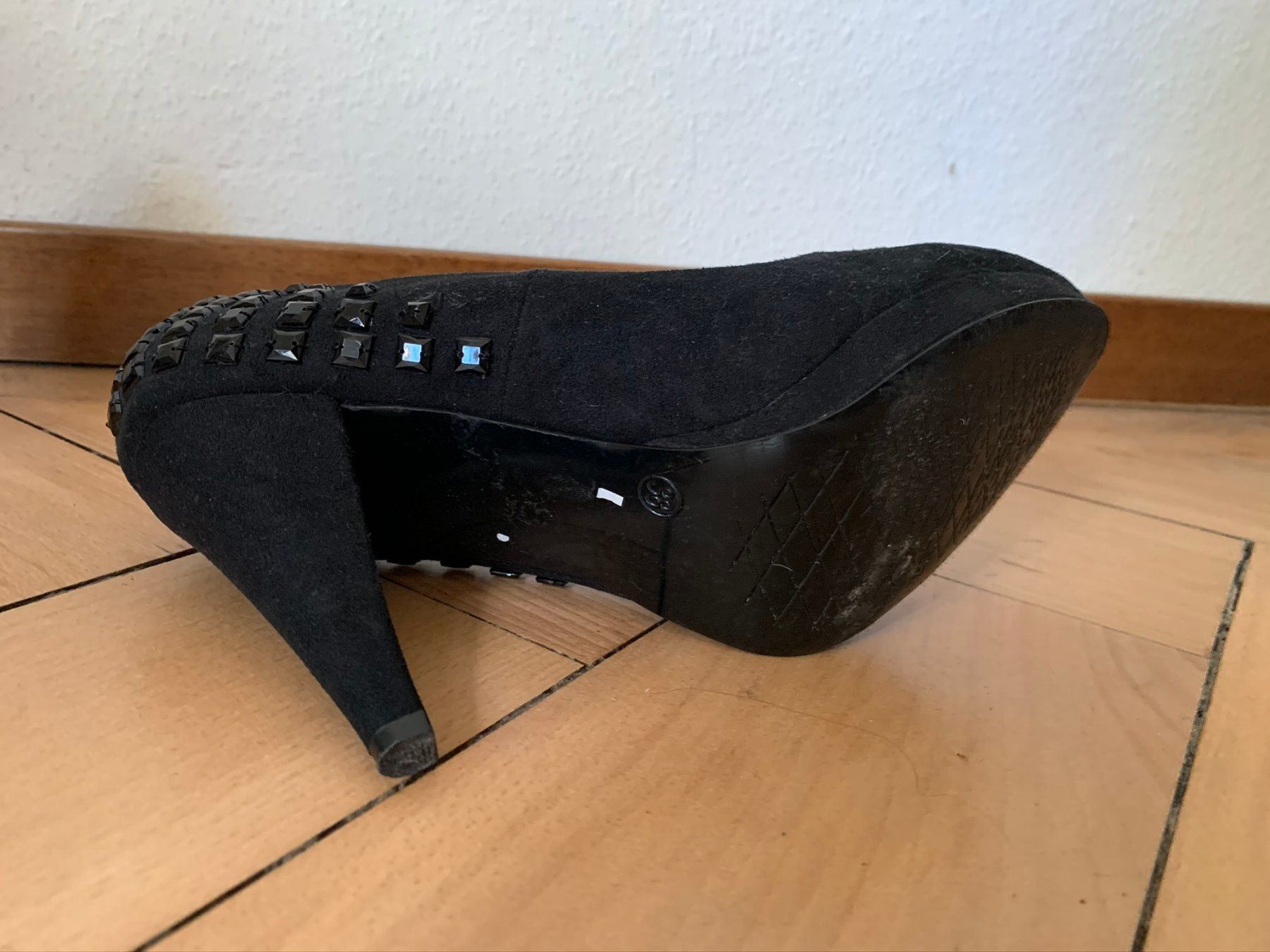 Chaussures femmes: Pumps schwarz mit Nieten - 38 – D'occasion à Zürich par Diazaio 3