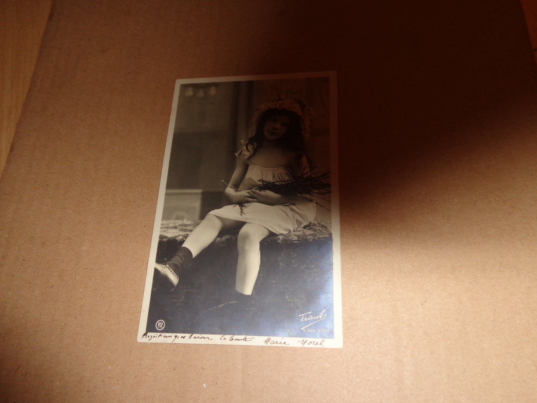 Cartoline postali: Ansichtskarte Mädchen – Usato da Olten venduto da Disc-Ausverkauf