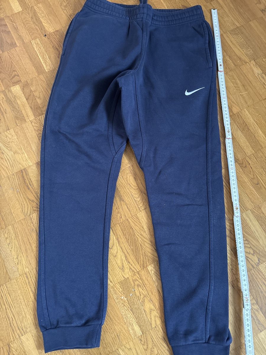 Nike Pantaloni: Nike – Usato da Pully venduto da Kalissa 1
