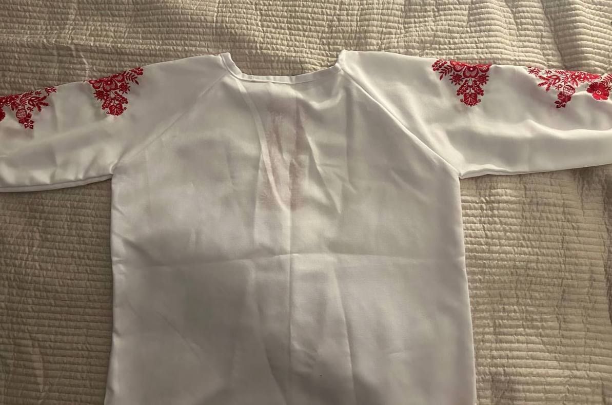 Camicette: Ukrainian Vyshyvanka Blouse  – Nuovo e nell'imballaggio originale da Matten b. Interlaken venduto da kat_68g9 1