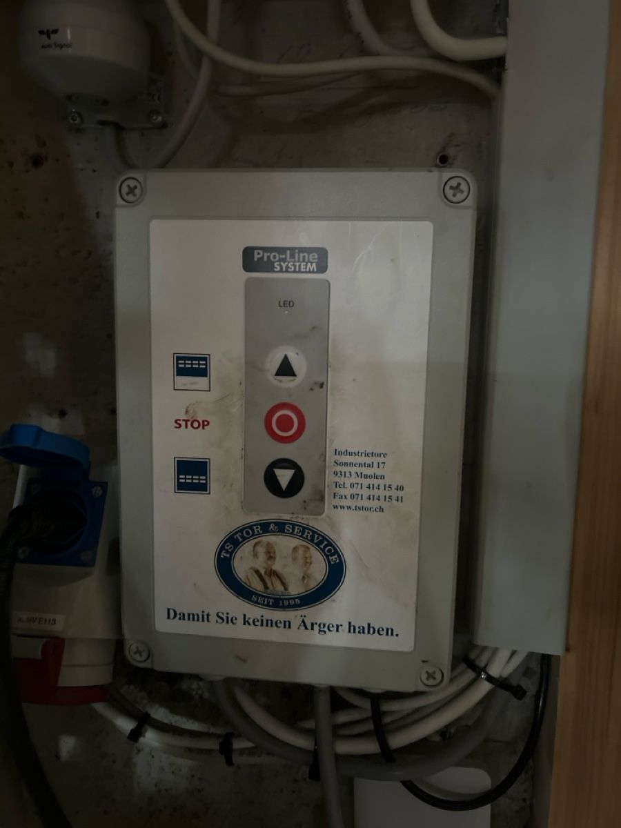 Autre matériel électrique: Garagen/Lagertor – D'occasion à Niederuzwil par and_fv29 2