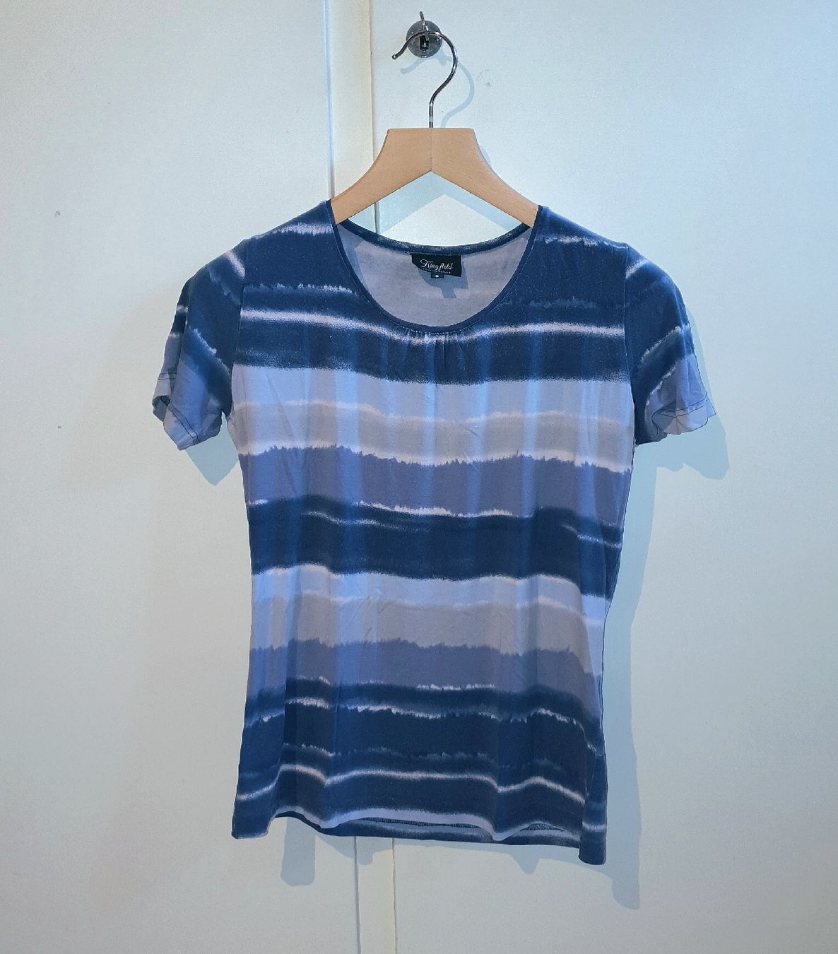 T-shirts: t-shirt rayures bleues – D'occasion à Tavannes par lanimeyl