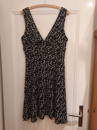 Schönes Sommerkleid Gr. M, Blumenmuster, NEU mit Etikett
