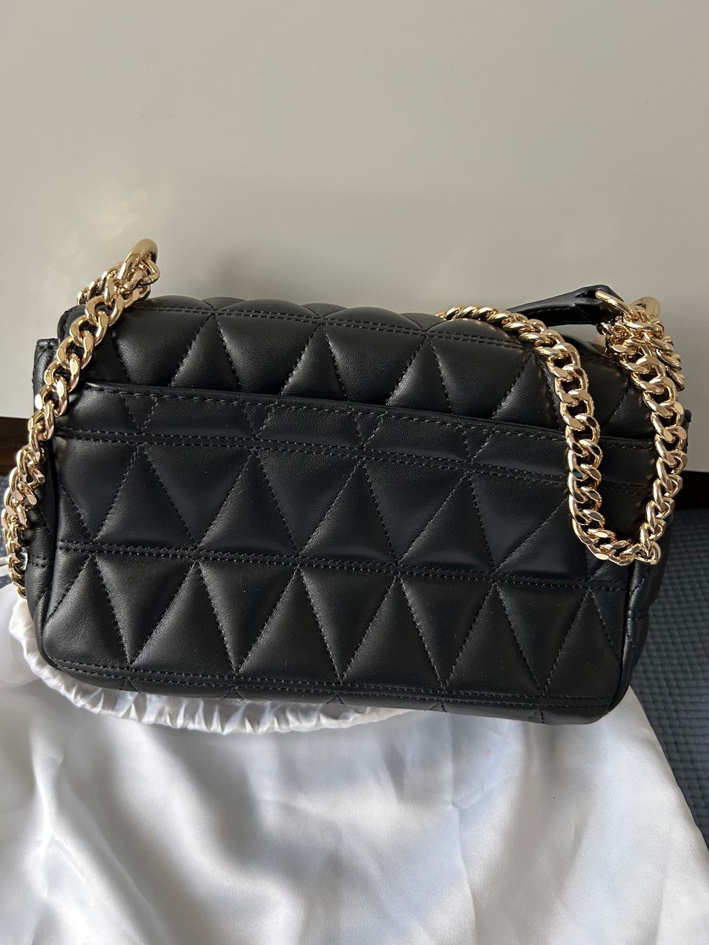 Michael Kors Taschen für Damen: Michael Kors Schultertasche Soho Small – Gebraucht aus Brüttisellen von Sst2 3