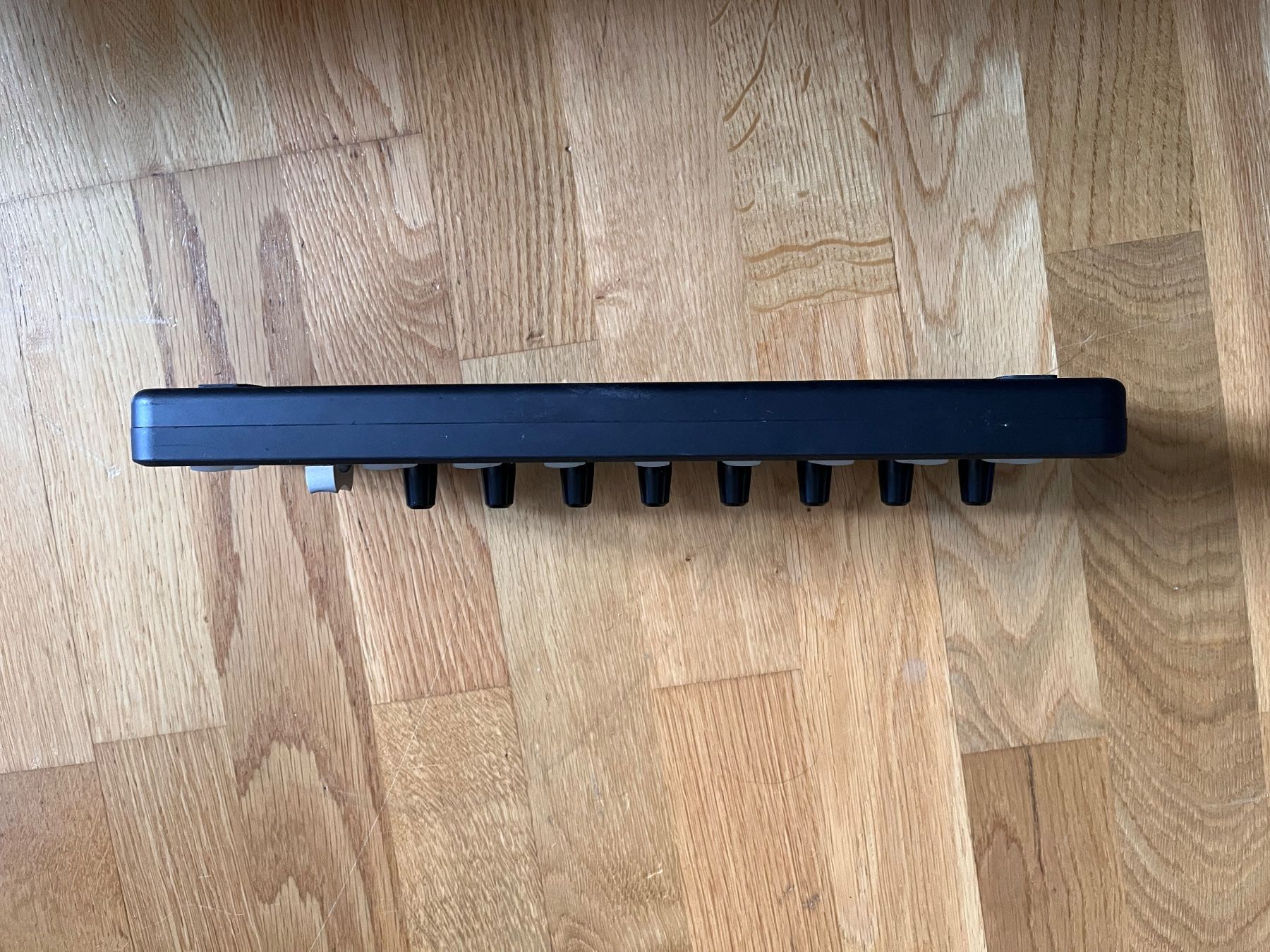 Behringer Console di mixaggio: Behringer X-TOUCH MINI USB MIDI-Controller – guter Zustand – Usato da Glattbrugg venduto da DAM-C 3