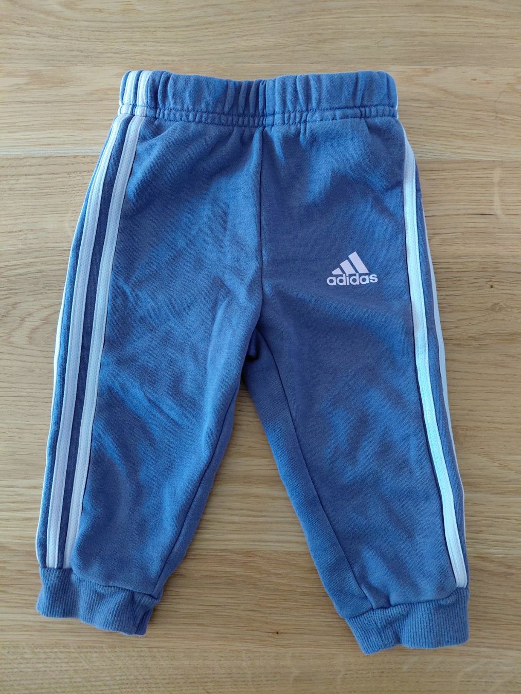 Adidas Pantaloni: Hose Adidas Gr. 74 – Usato da Winterthur venduto da linngu