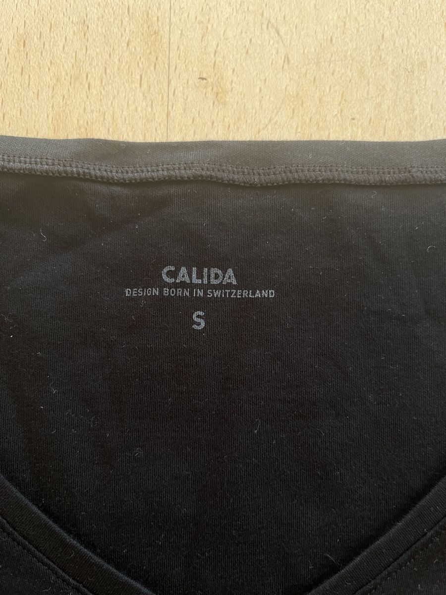 Calida T-Shirts: Schwarzes T-Shirt, V neck – Gebraucht aus Bern von sosophie 2