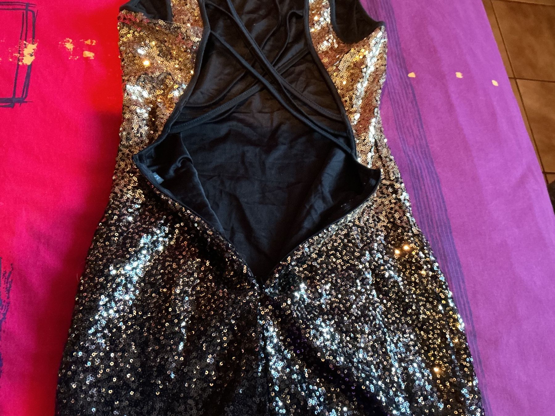 Vestiti: ROBE à Sequins - Taille S (petit M) – Usato da Le Lignon venduto da Gwen77 4