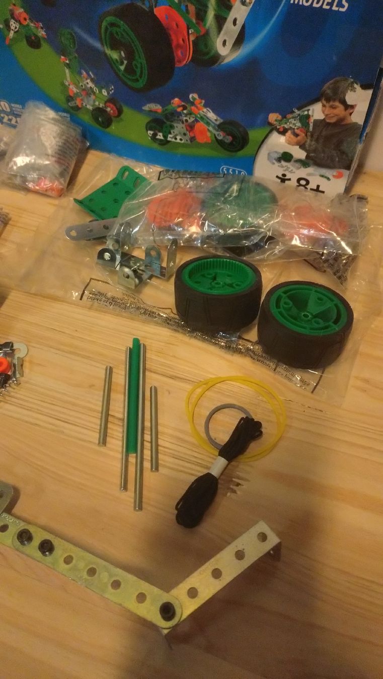 Meccano Kit di costruzioni: Meccano Multimodels 10 Modèles+8 ans – Usato da Farvagny-le-Grand venduto da LaCaverne 2