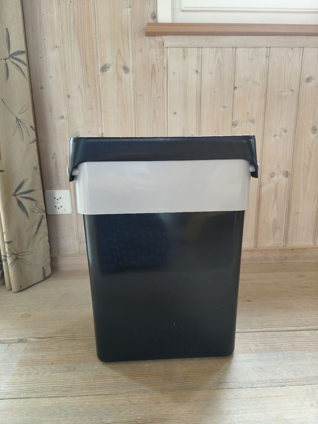 Cestini per rifiuti: Abfalleimer/Abfallpresse Ebnat Sparbox – Usato da Sternenberg venduto da Wely 4