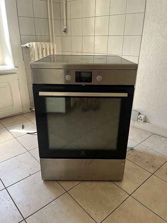 Electrolux Herde: Cuisinière induction electrolux très bon état – Gebraucht aus Les Acacias von ali_b9xq 2