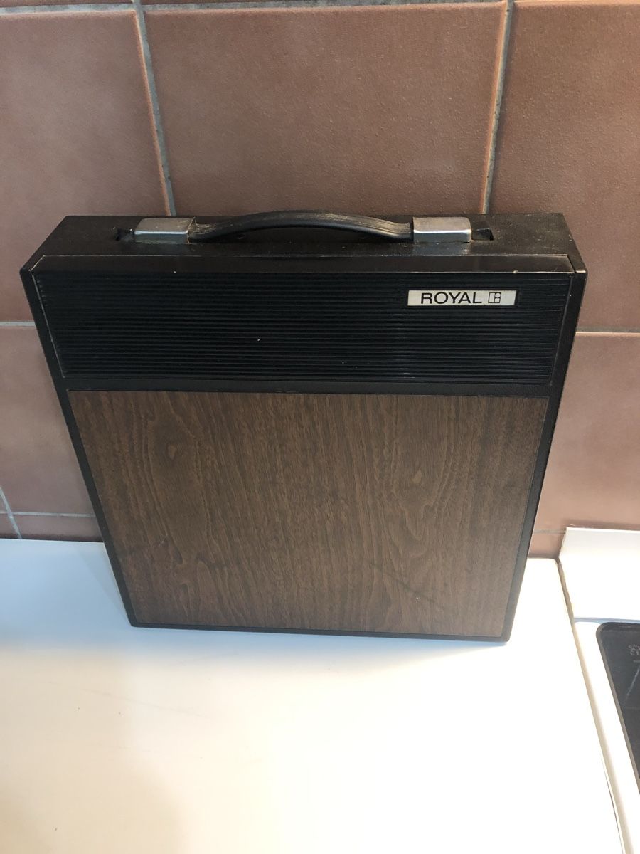 Macchine da scrivere: Machine à écrire vintage Royal – Usato da petit lancy venduto da FerreiraLuis 5