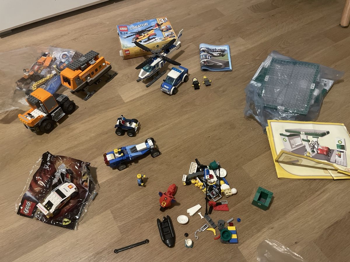 Lego Giocattoli: LEGO Sammlung, Shell Ferrari, Polizei, Helikopter, Auto – Usato da Dällikon venduto da Marcofloro