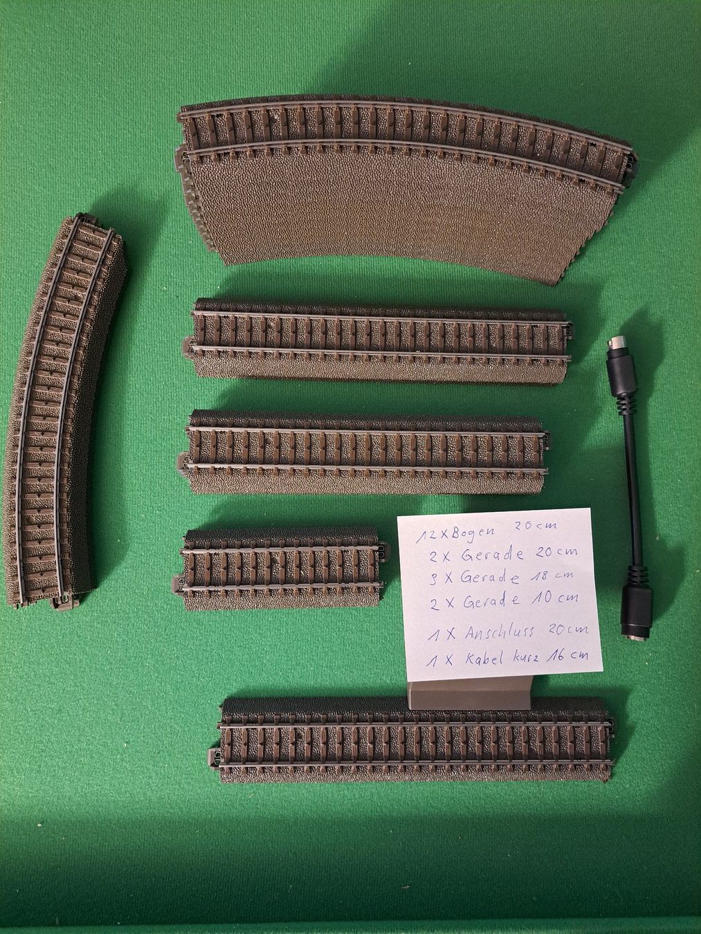 Märklin Modellini di ferrovie: Märklin Modellbahn Gleise + Anschluss-Box + Kabel – Usato da Spiez venduto da Pistach99