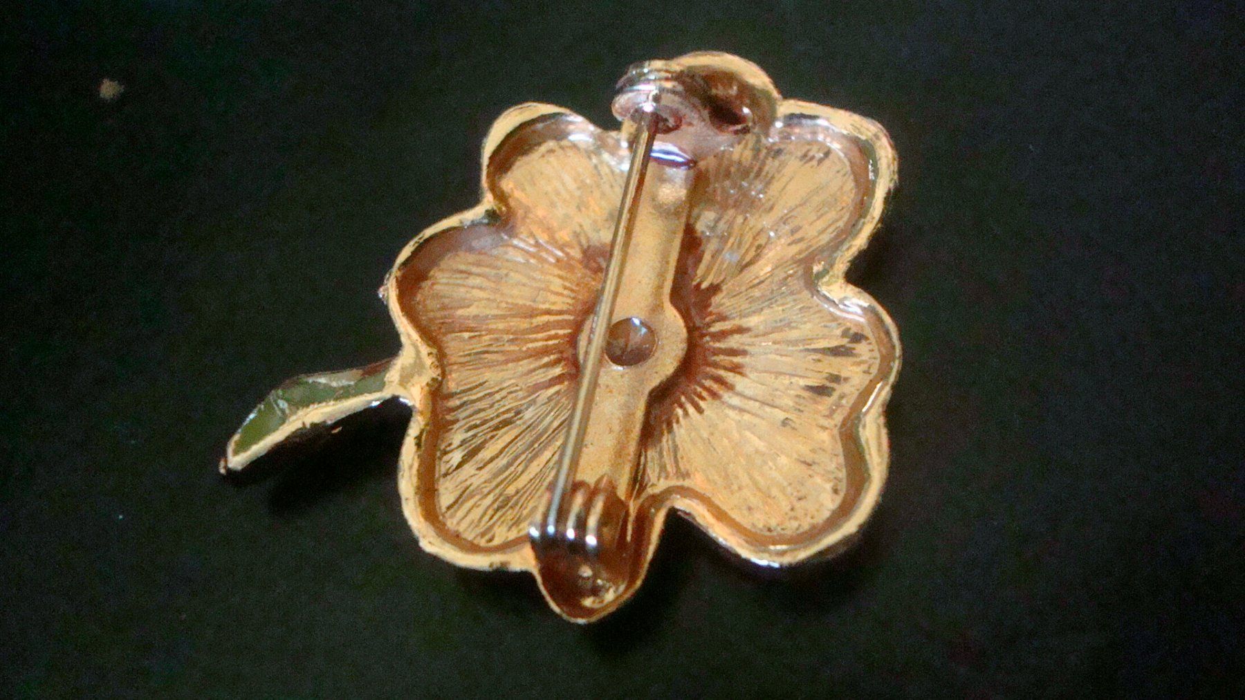 Broches & Aiguilles: Brosche Modeschmuck Kleeblatt mit Glitzersteinchen – D'occasion à Münchenstein par Pesci6 2