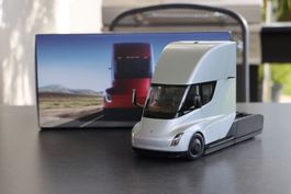 Tesla Semi Truck Concept 1:24