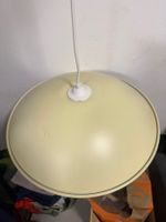 Lampada metallo con piatto giallino