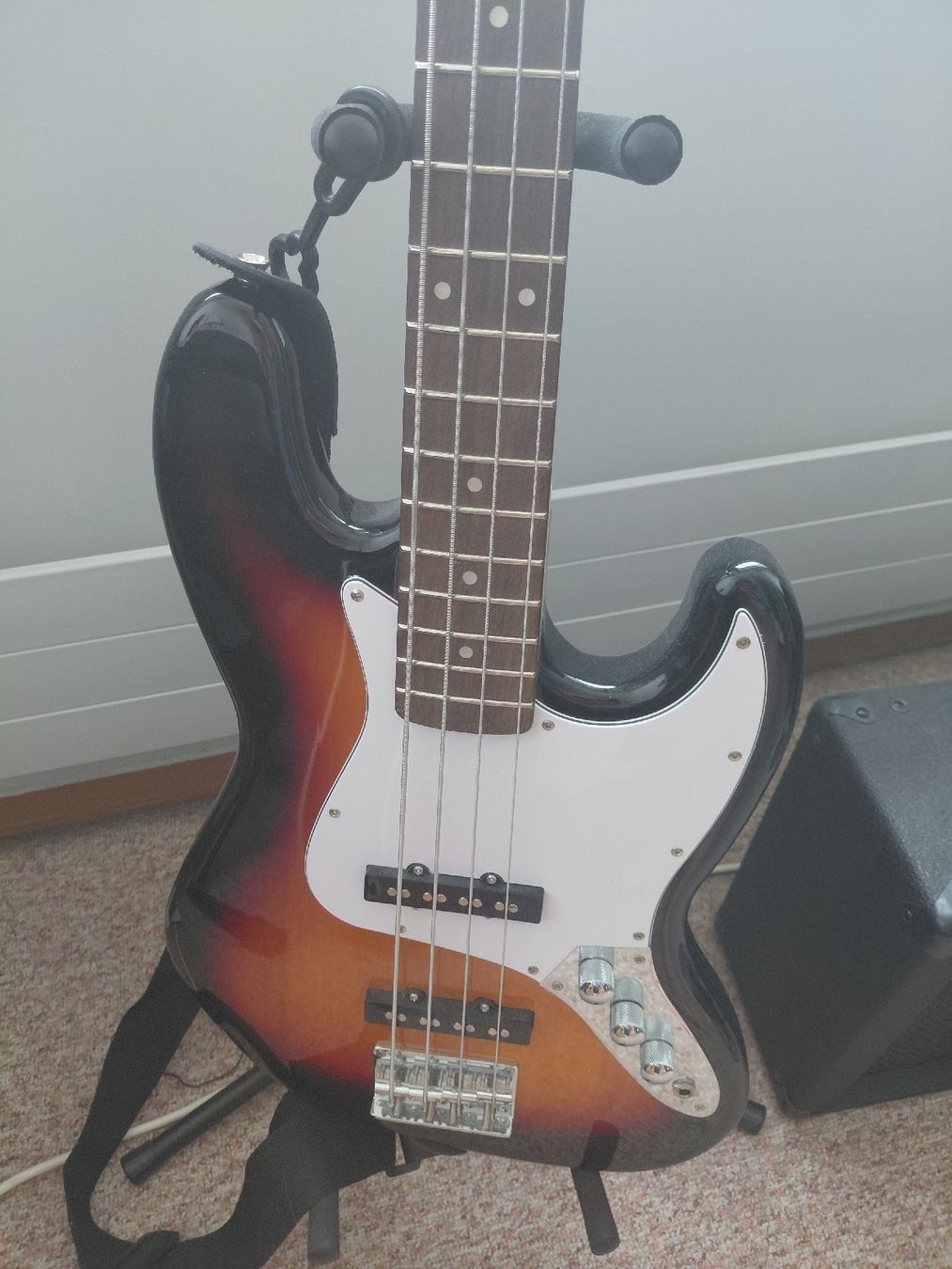 Harley Benton Strumenti musicali: Superbe basse électrique 4 cordes Sunburst – Nuovo (secondo la descrizione) da Gland venduto da fio_nyd7 3