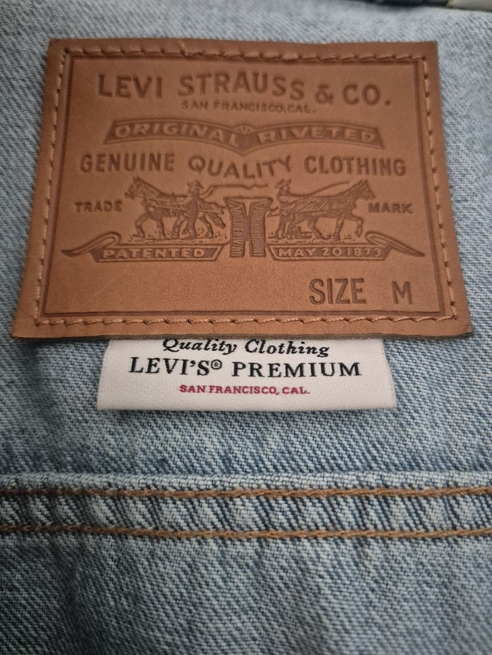 Levi's Giacche: Levi's Premium Denim Jacket - Size M (as good as new) – Nuovo (secondo la descrizione) da Zürich venduto da ewh_nx9n 3