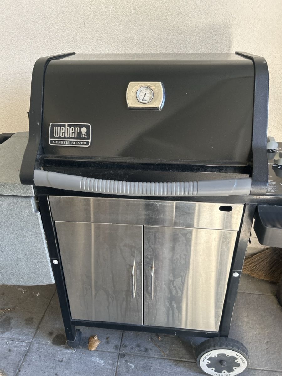 Griglie: Weber Genesis Silver Grill - Perfect for Summer BBQ Fun! – Nuovo (secondo la descrizione) da Genève venduto da din_8xv2 1