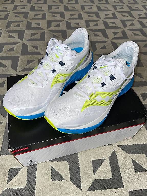 Saucony Herrenschuhe: Saucony Endorphin Speed 4 – Neu (gemäss Beschreibung) aus Le Grand-Saconnex von arkanoid555