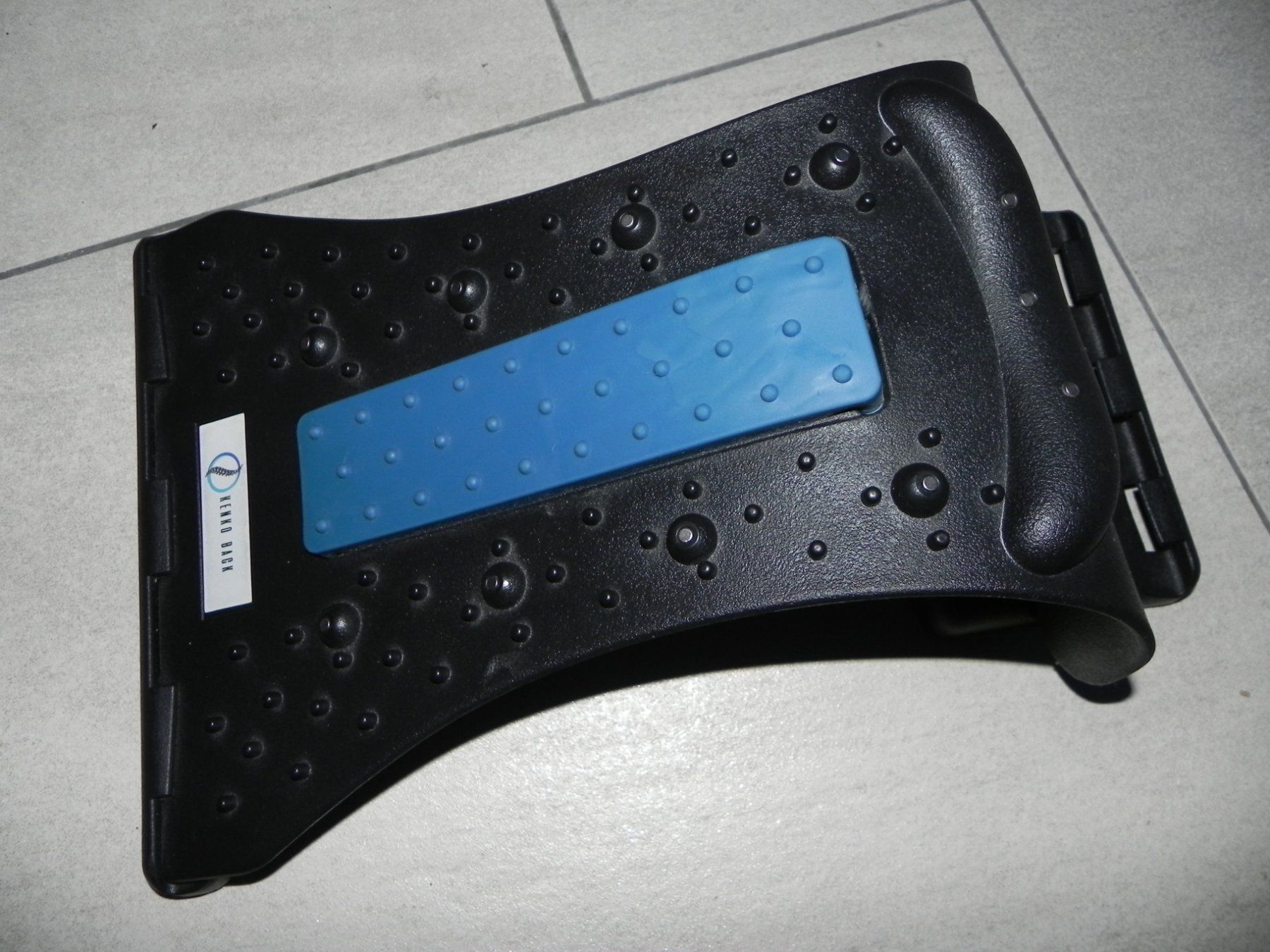 Dispositivi per massaggi: Massage Rückenstrecker Kenko Back Matte Neck Shape – Usato da Stallikon venduto da pcerny16 3