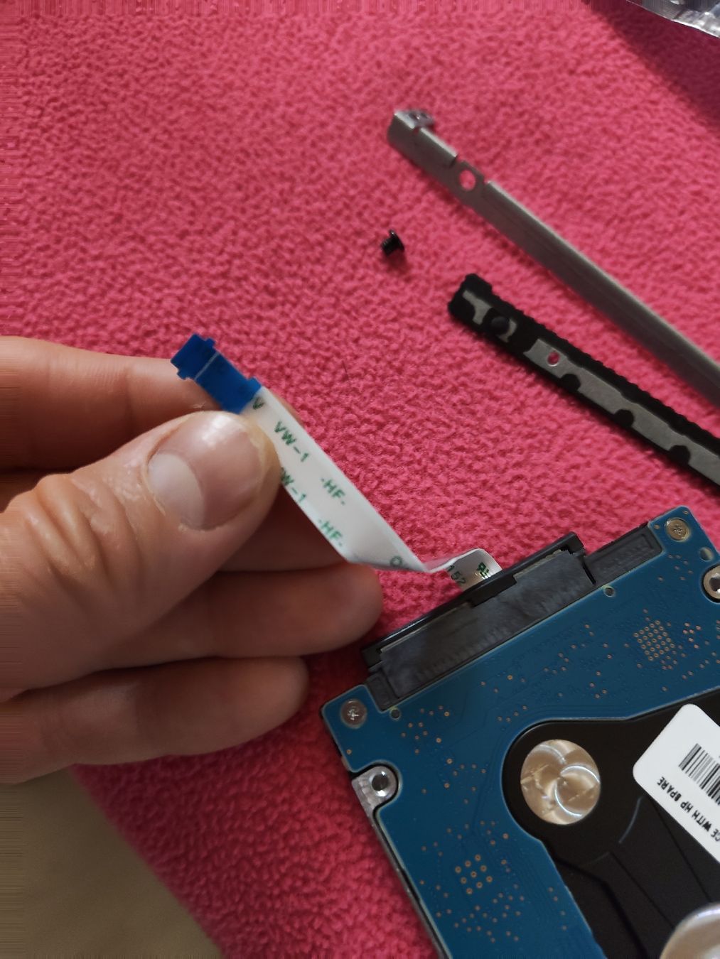 Hewlett Packard PCs: Notebook HDD Rahmen/Halterung HDD + Sata  anschluss Kabel – Gebraucht aus Affoltern am Albis von Igneele 4