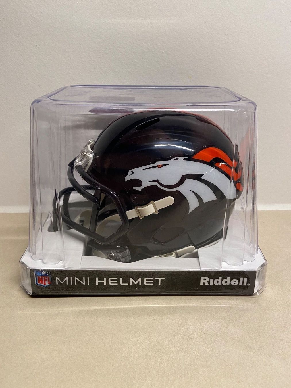 NFL Abiti antichi: Denver Broncos Mini Helmet Speed – Nuovo e nell'imballaggio originale da Muttenz venduto da US_Sport_Schweiz 2
