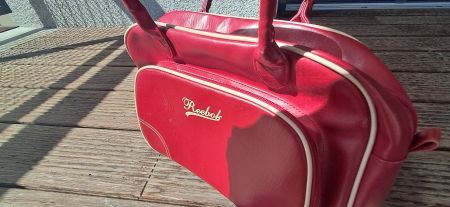 Schöne rote Vintage-Sporttasche von Reebok