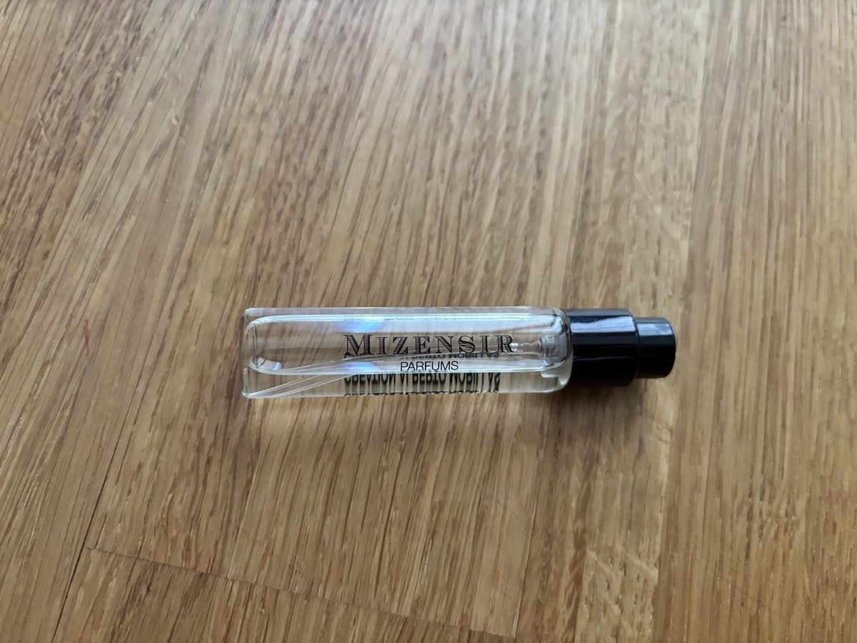 Mizensir Parfum & Eau de Toilette: Mizensir Perfect Oud Parfum Reisegrösse 8ml – Gebraucht aus Zürich von Thetimtam 2