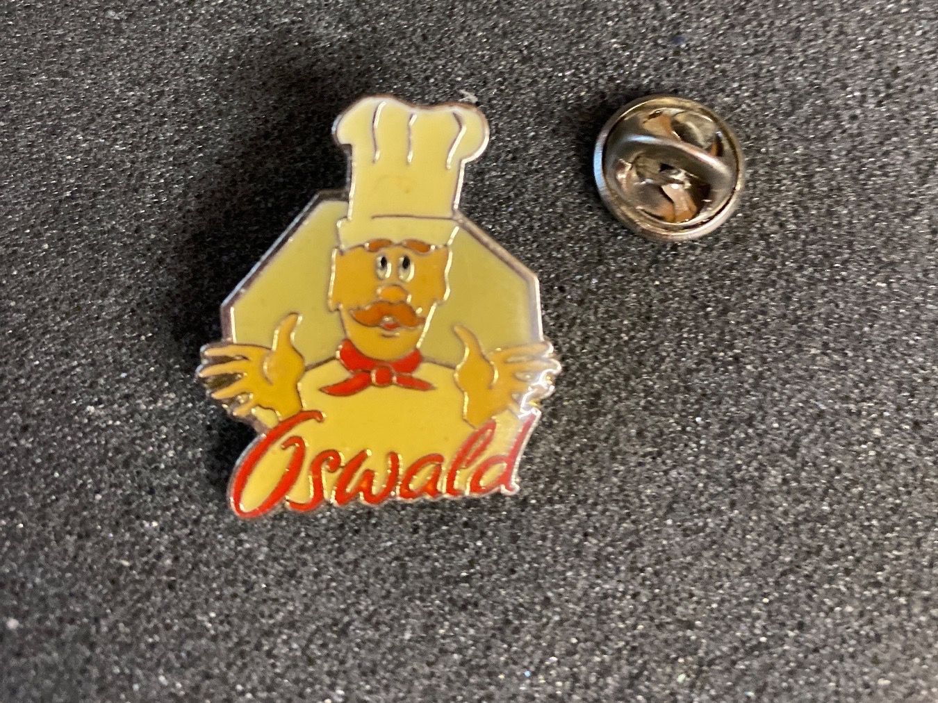 Plaketten & Abzeichen: PIN'S - OSWALD – Neu (gemäss Beschreibung) aus Le Brassus von cinema13